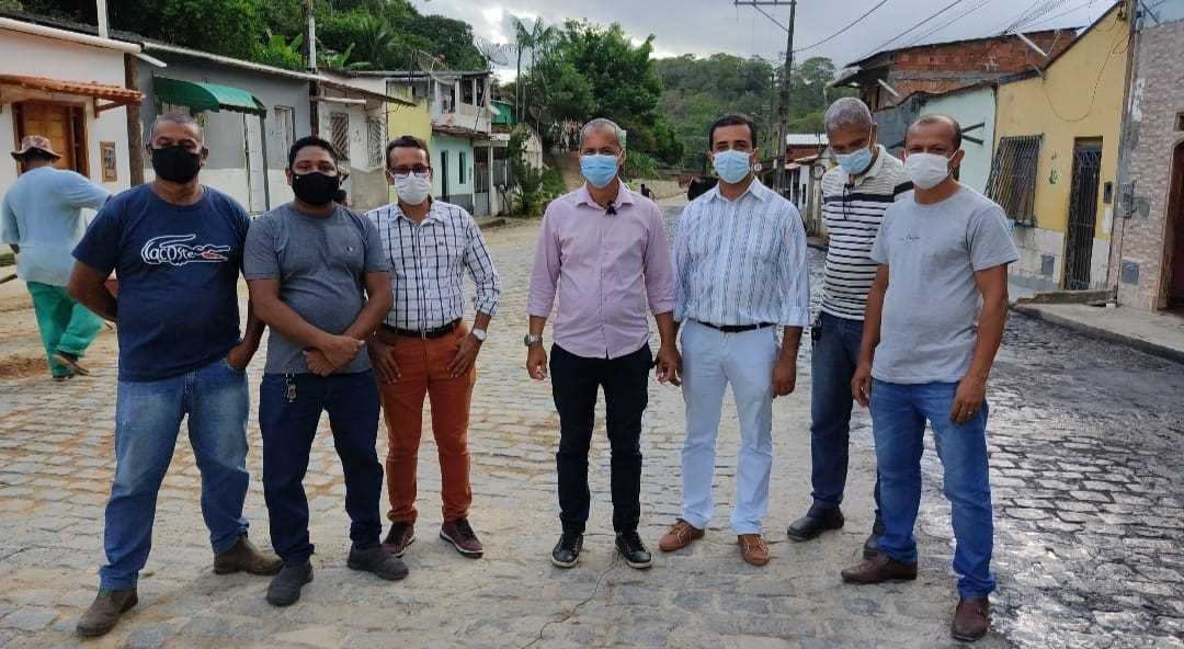 Camacã: Prefeito Paulo do Gás leva asfalto para Leoventura com recursos próprios